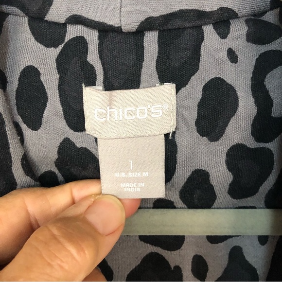 Chico’s Women’s Blouse Shirt Top V Neck Black/Gray Animal Print Chico’s Sz 1 - Picture 8 of 11